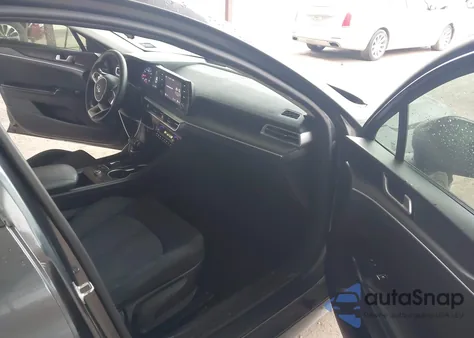 2021 Kia K5 Lxs z USA, uszkodzony, nr VIN 5XXG14J24MG070186